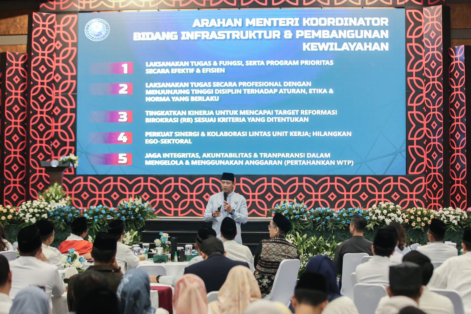 Beri Arahan Jajaran Kemenko Infra, Menko AHY Tekankan Efektivitas, Profesionalisme, dan Kolaborasi