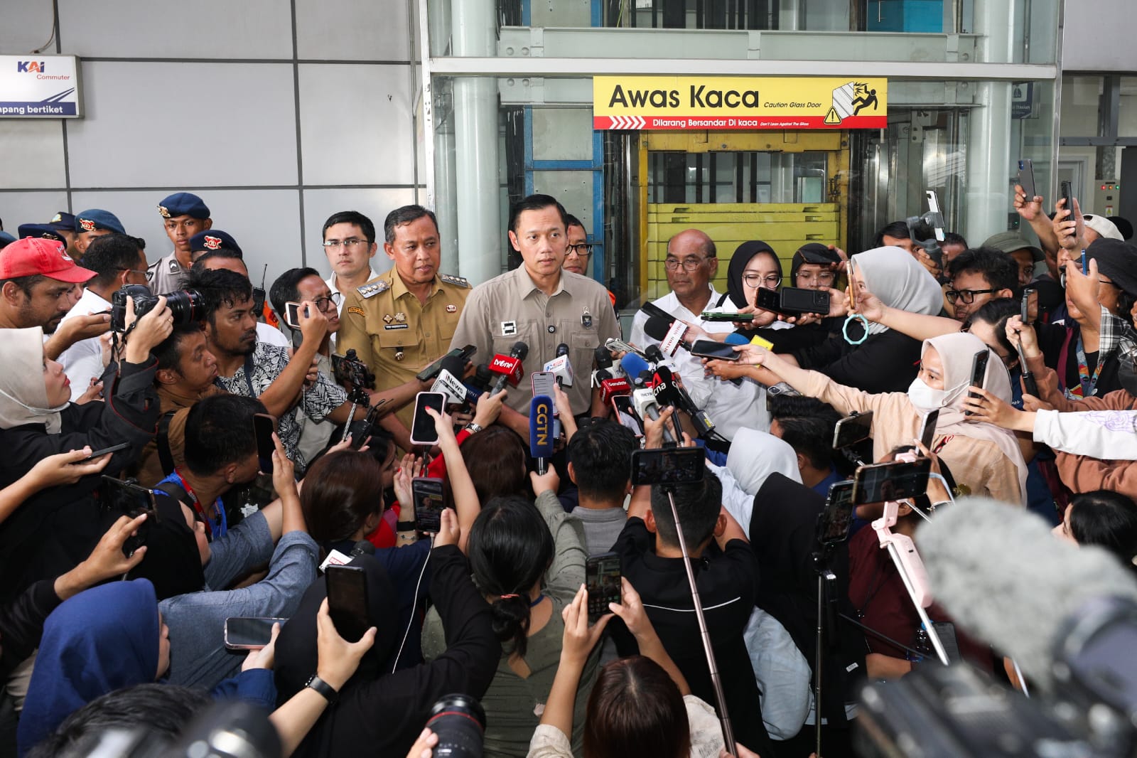 Tinjau Langsung Insiden KA di Stasiun Bekasi Timur, Menko AHY Tekankan Fokus Penanganan Korban dan Pemulihan Infrastruktur