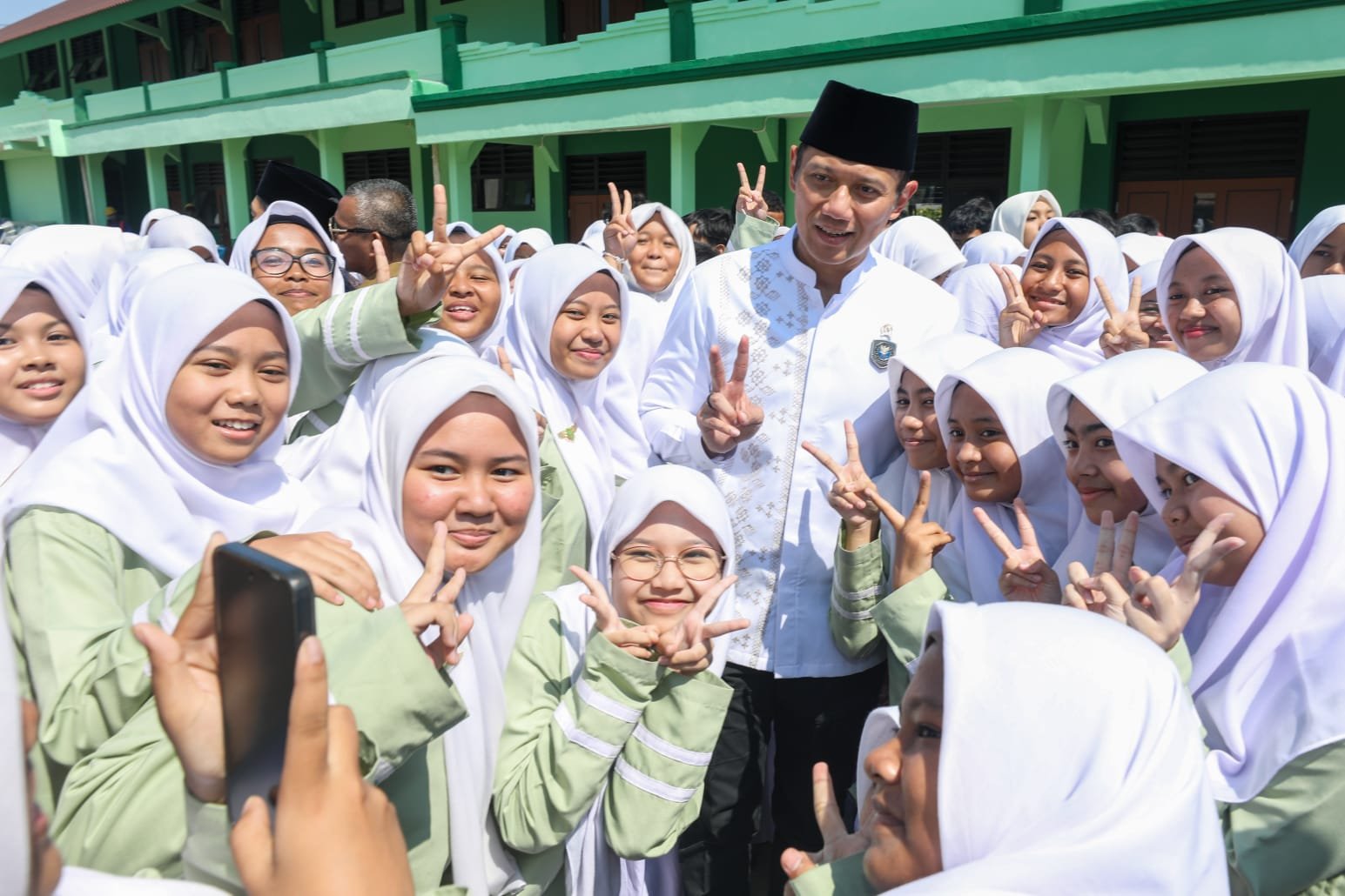 Jun 2026 Cek Progres Rehabilitasi dan Renovasi MTsN 1 Kota Bogor, Menko AHY: SDM Unggul Dimulai dari Fasilitas Pendidikan yang Berkualitas