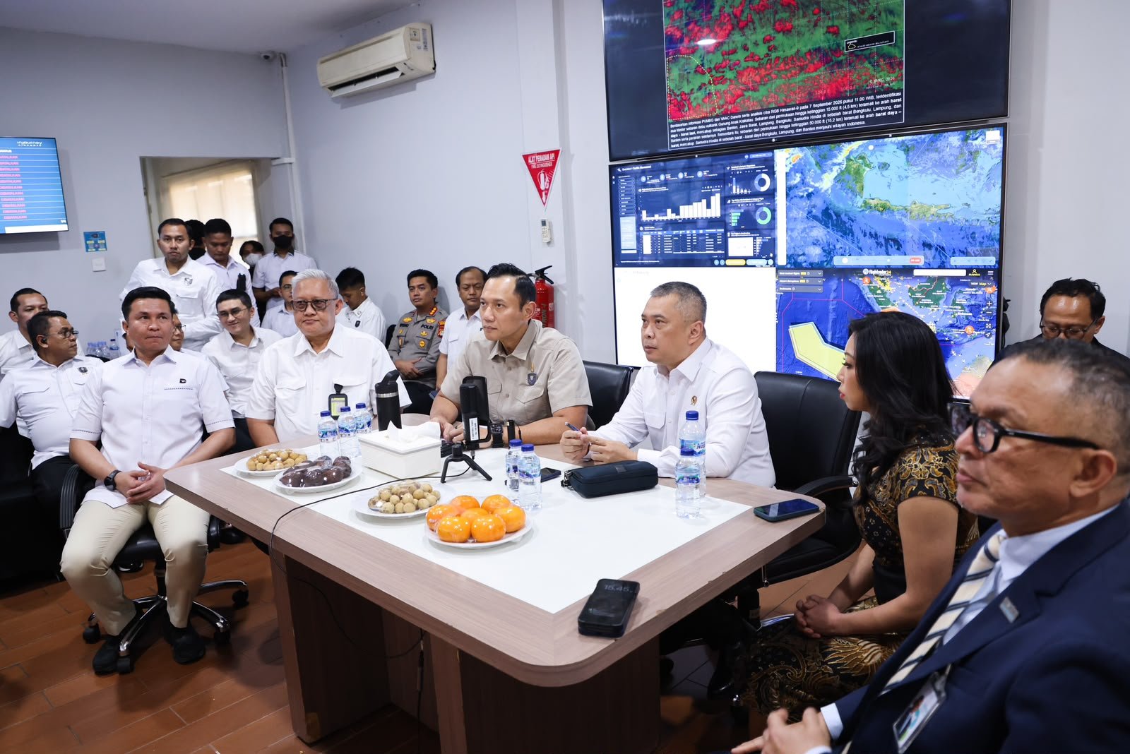 Menko Tinjau Posko Bersama Soetta, Pastikan Keselamatan Penerbangan Jadi Prioritas Utama