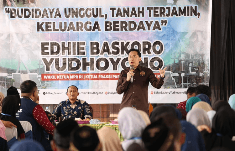 Ibas Tinjau Budidaya Patin di Sukowetan Trenggalek, Pembudidaya Minta Dukungan Air