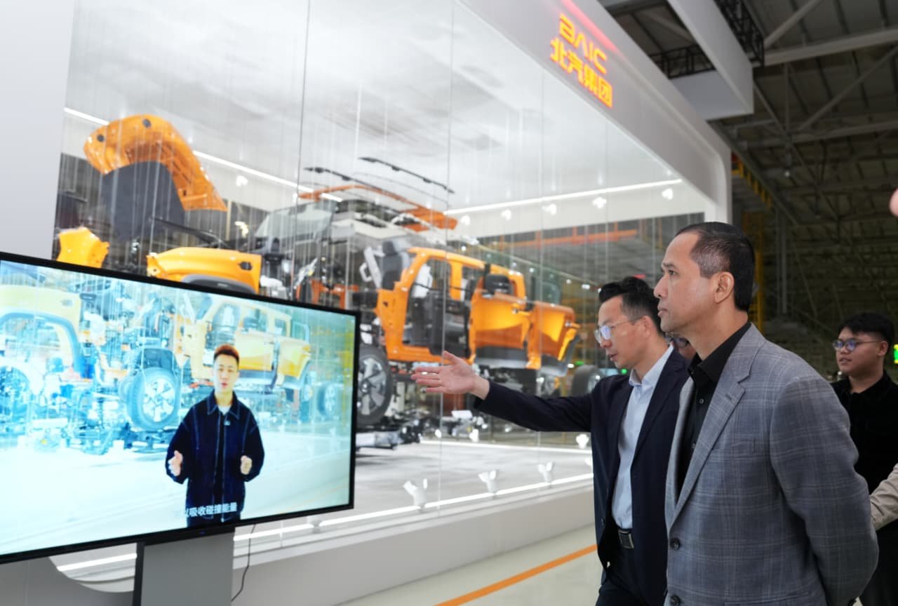 Kunjungi BAIC di Beijing, Menteri Transmigrasi Pelajari Pengembangan Industri Tiongkok